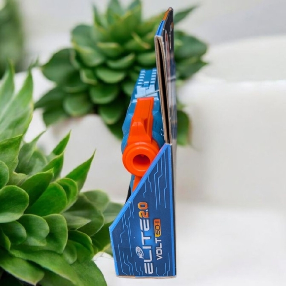 Nerf Elite 2.0 Volt SD-1 Blaster, 6 Official Nerf Darts, 2 Tactical Rails (New) - Picture 4 of 5